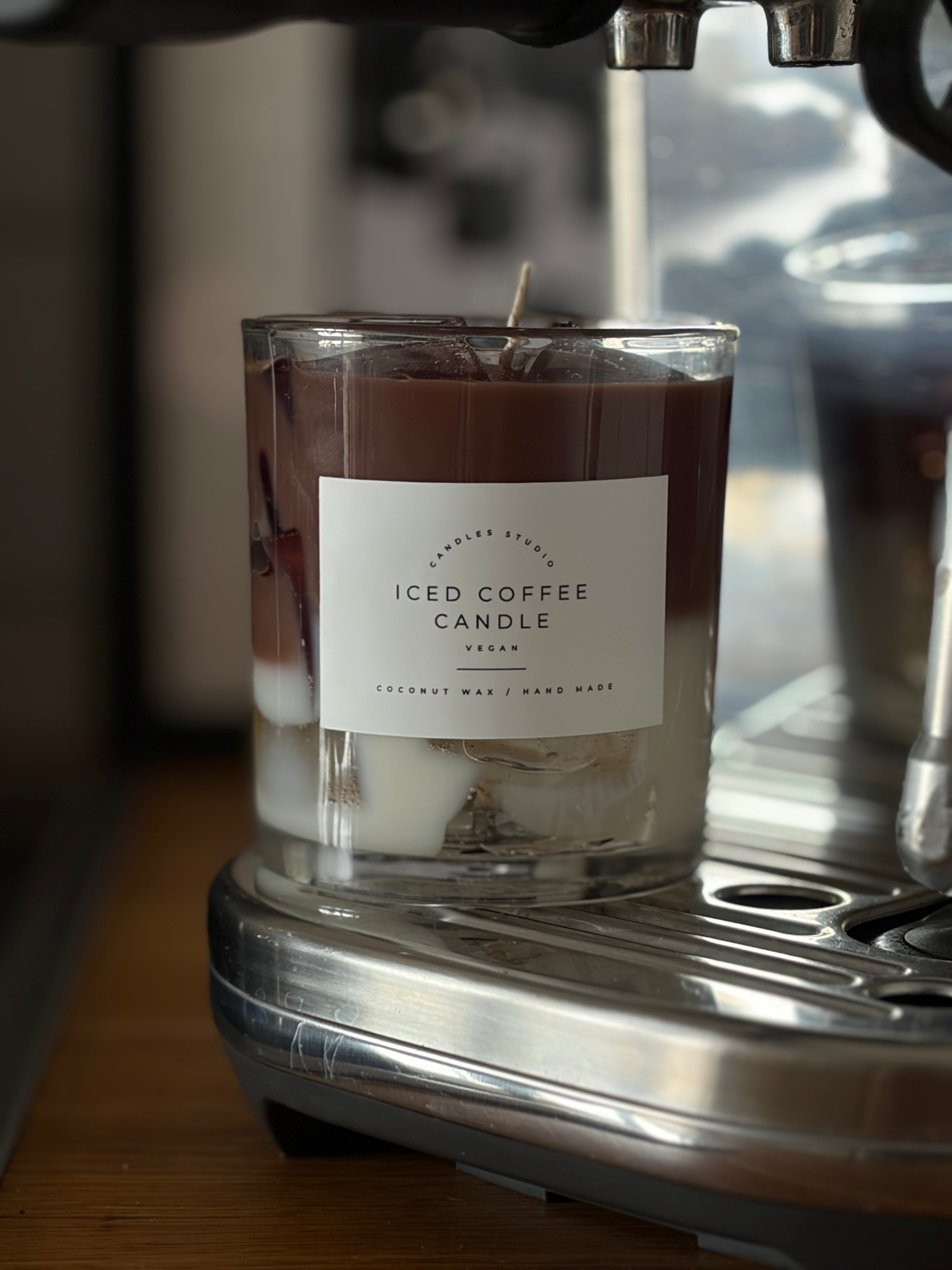 iced coffee latte kerne auf Kaffeemaschine